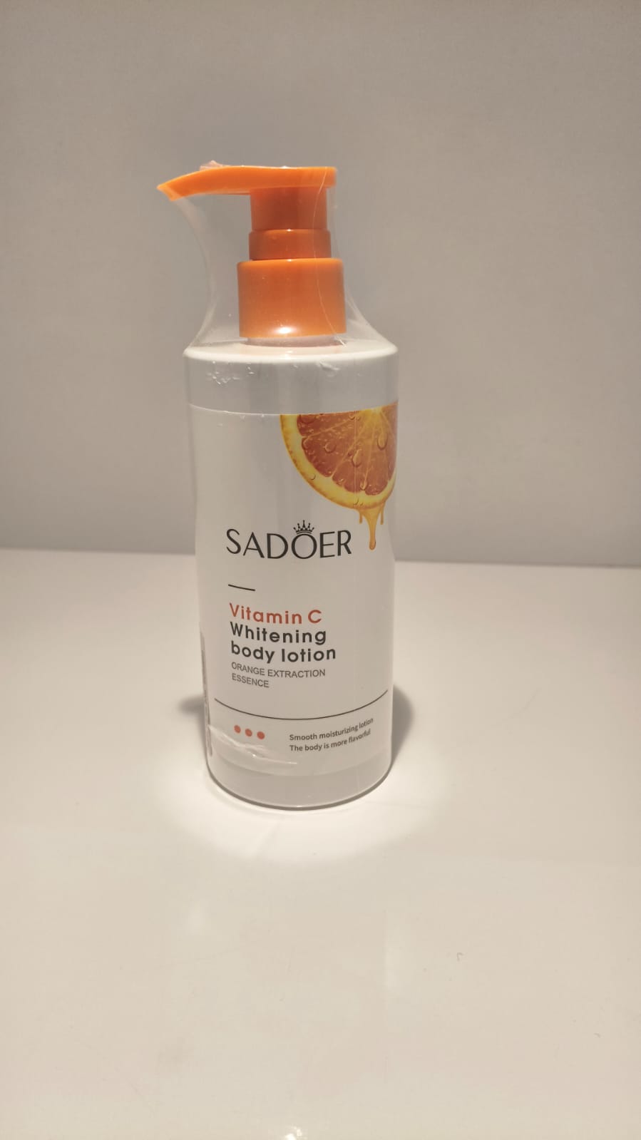 Sadoer Vitamin C Brightening & Moisturizing Body Lotion - Orange Extract Smooth Skin Care (250g / 8.8 oz)